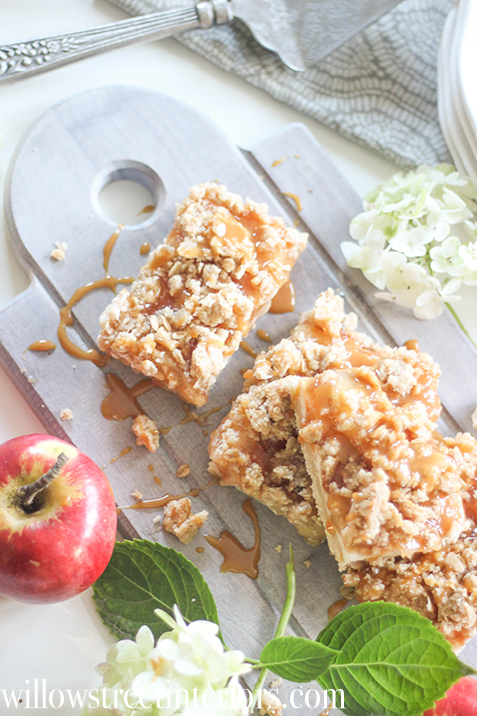 Apple Cheesecake Bars