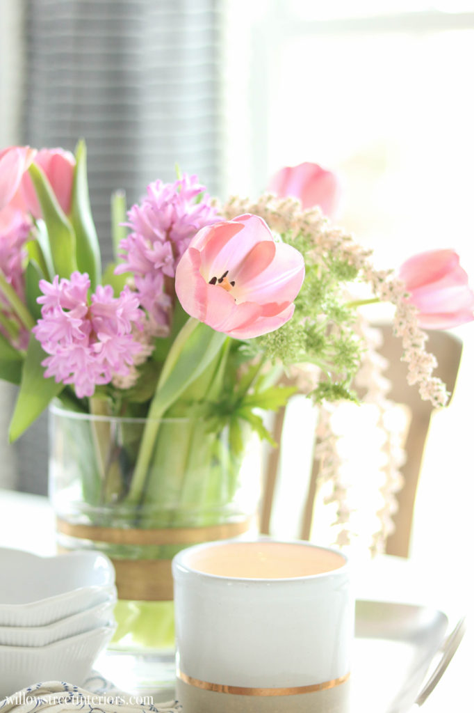 pretty spring flower centerpiece idea