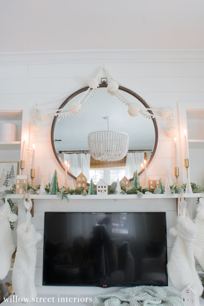 Christmas Mantel Decorating Idea